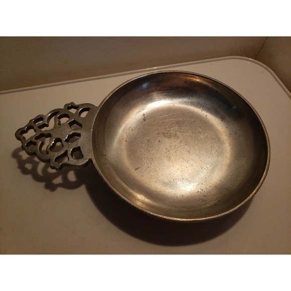 Vintage WILTON COLUMBIA RWP Pewter Porringer No. 105 w/ One Ornate Handle 5-3/4" - Picture 2 of 7